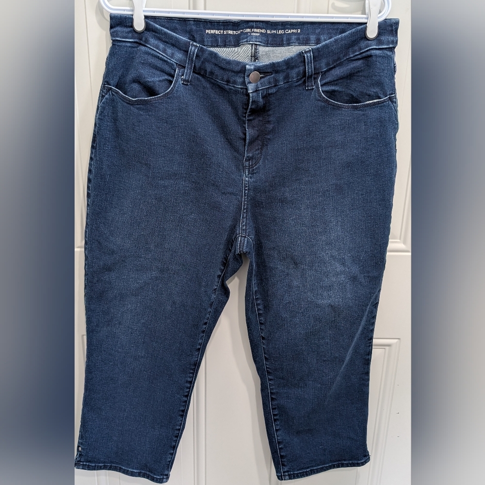 Chico's Blue  Perfect Stretch Girlfriend Slim Leg Capri Pants